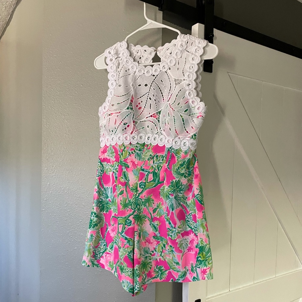 Cute lilly Pulitzer romper size 2 with white detail. so flattering on!